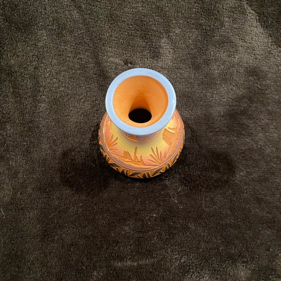 Navajo pottery. Signs by artist - Picture 5 of 7